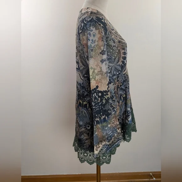 ONE WORLD Women's Size Medium Multicolor Patterned Tunic with Green Lace Hem - Picture 6 of 12